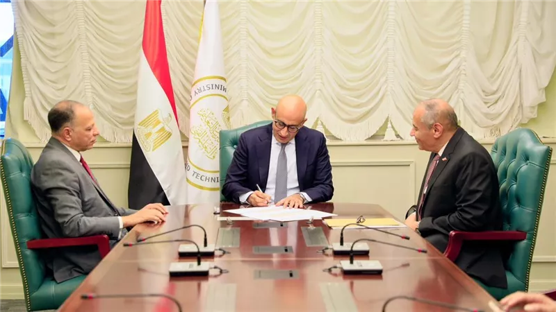 رسميا.. وزير التربية والتعليم يعتمد نتيجة امتحانات الثانوية العامة الدور الثاني