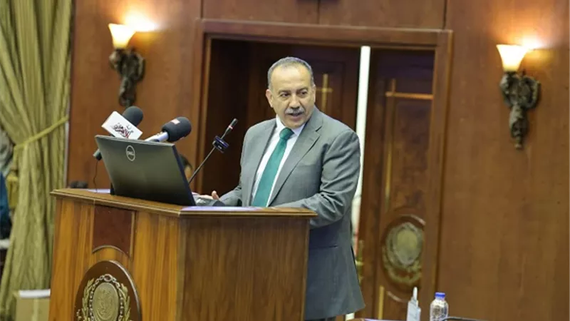 محافظ أسيوط يشارك في افتتاح مبنى كلية النقل بالأكاديمية العربية