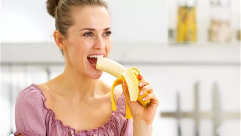 لماذا يجب غسل الموز قبل تناوله رغم قشرته السميكة؟