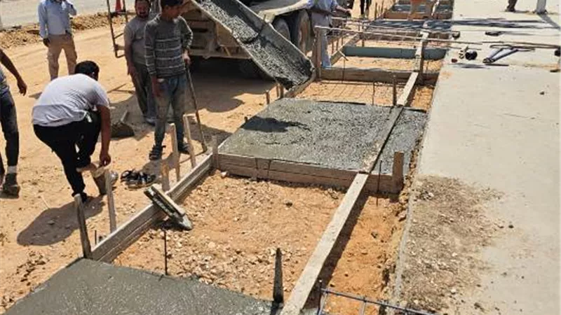 جهاز الشروق يعلن عن رفع كفاءة أكثر الطرق الحيوية فى المدينة.. بالصور