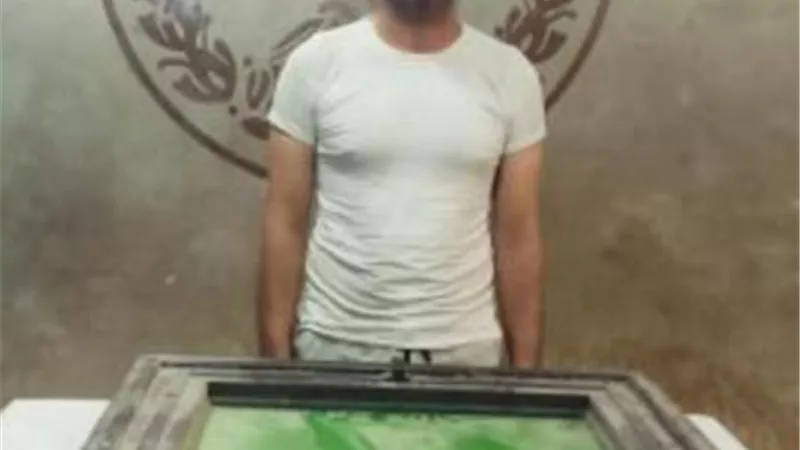 الفيديو كشفه.. ضبط المتهم بسرقة شباك سلم بأحد العقارات بالقاهرة