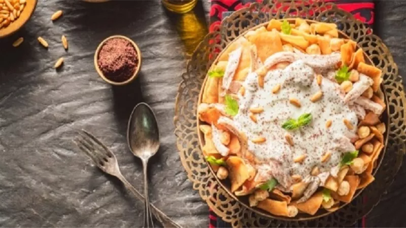 طريقة عمل فتة الدجاج بأسهل وألذ وصفة مصرية