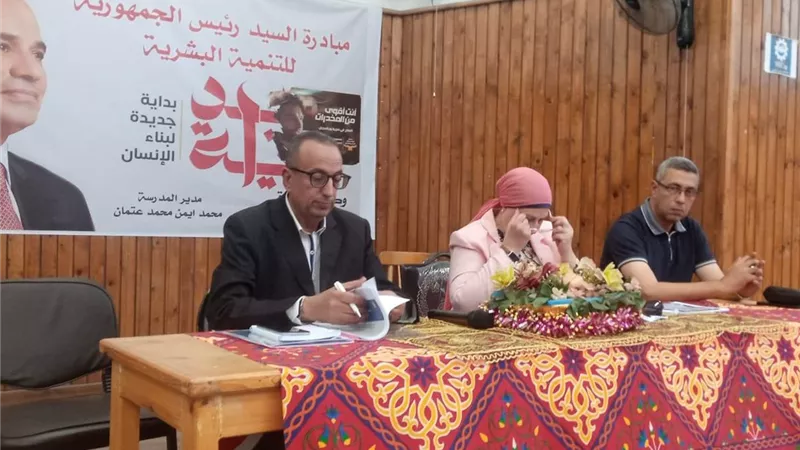سماح إبراهيم تجتمع بمديري المدارس الابتدائية بالسويس