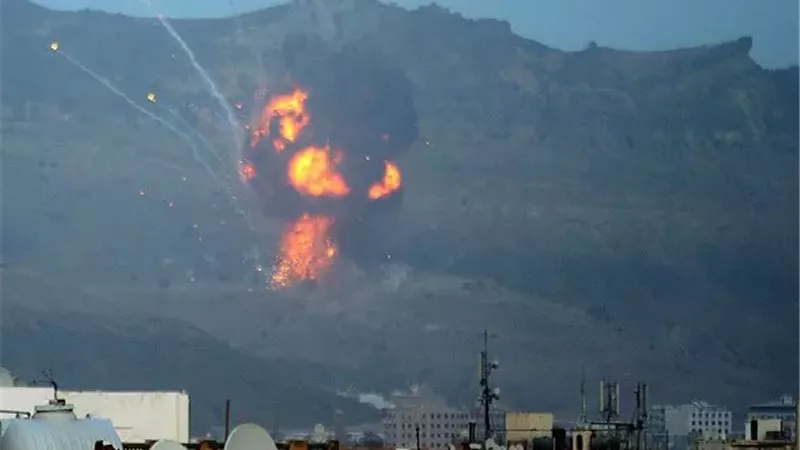 أنصار الله تنفي استهداف قياداتها بصنعاء وتتوعد بمواصلة الإسناد لغزة