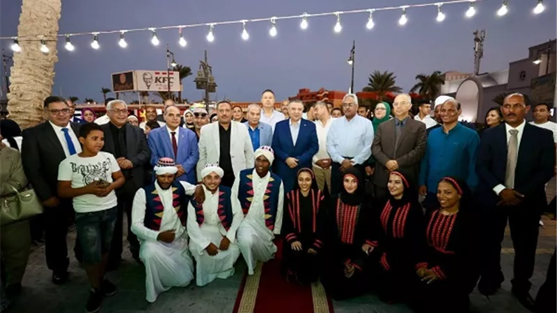 محافظ البحر الأحمر يفتتح معرض أيد حكاية للحرف اليدوية والتراثية