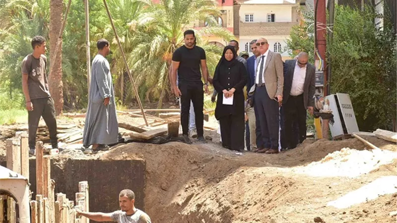 محافظ الأقصريتفقدأعمال الصرف الصحى بحوض18ونفق صلاح سالم