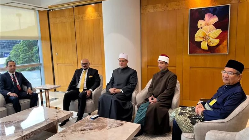 مفتي ماليزيا يودع نظيره المصري في ختام زيارته الرسمية للبلاد..صور