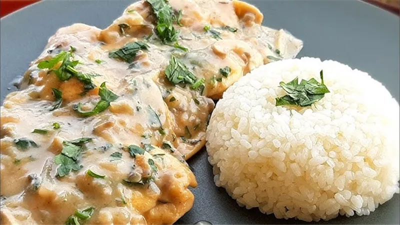 بيكاتا بالمشروم مع الأرز