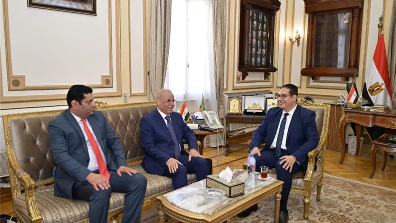 رئيس جامعة القاهرة يبحث آفاق التعاون الأكاديمي مع السفير العراقي