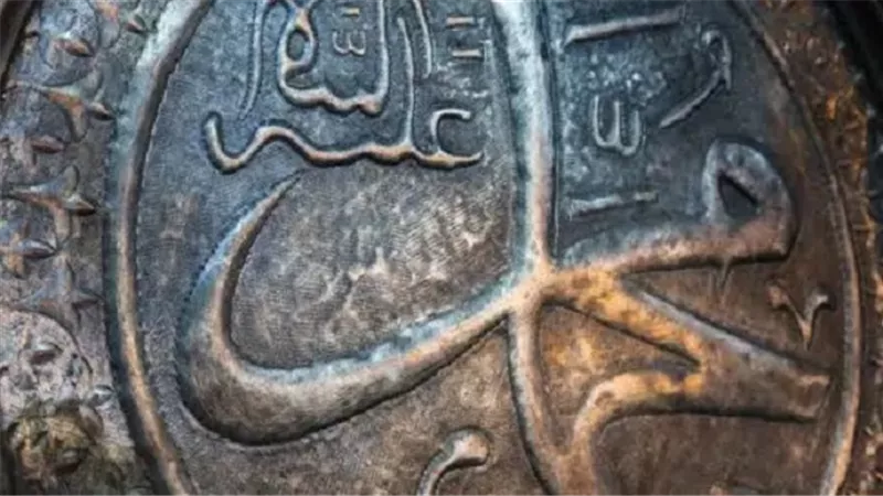 قبل خلق الأكوان من بشارات نبوته ﷺ