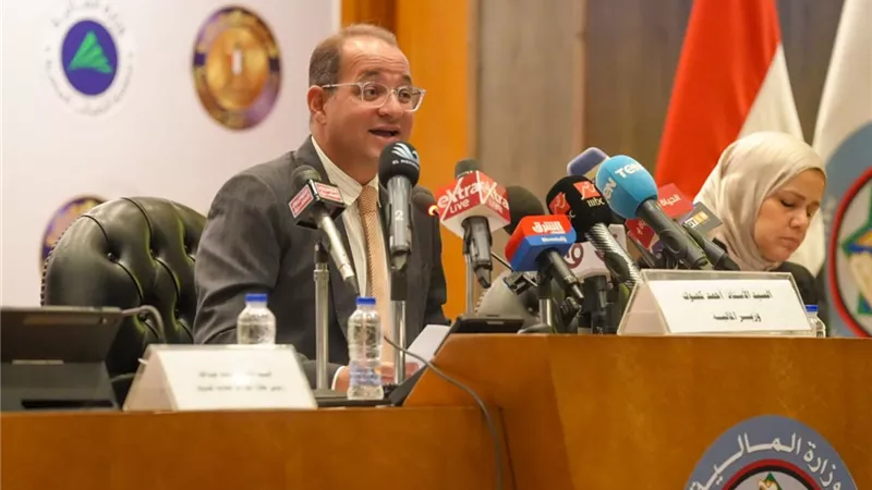 المالية: الحديث الآن عن إطلاق حزمة حماية اجتماعية