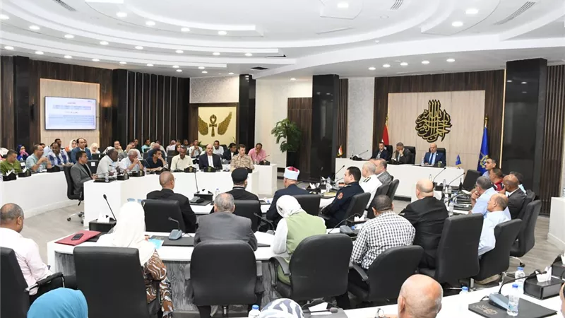 محافظ أسوان: سرعة إنجاز مشروعات الخطة الاستثمارية 2025/2026
