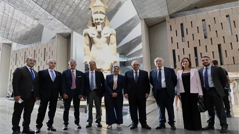 رئيس وزراء لبنان ينبهر بروائع الحضارة المصرية في المتحف الكبير