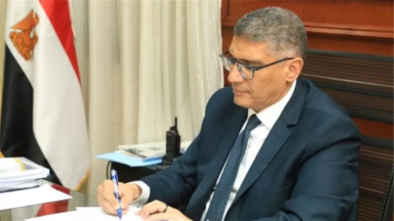 محافظ الجيزة يبحث الموقف التنفيذي لمشروعات الري والصرف والمياه
