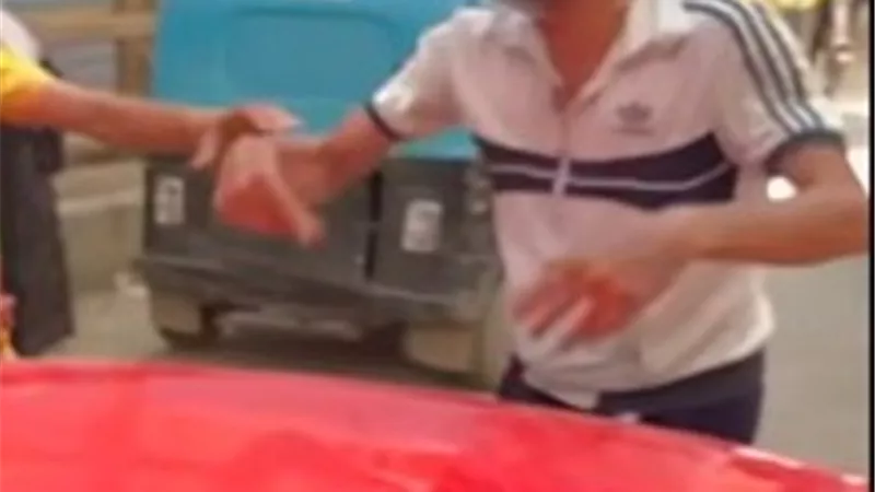 ضبط سائق توك توك لتهديد شخص بإحراق سيارته بالقليوبية .. فيديو