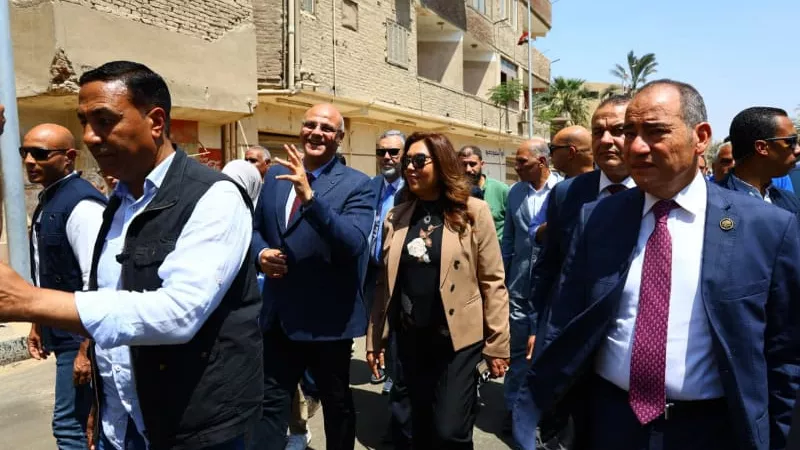 وزيرة التنمية المحلية ومحافظ القليوبية يعلنان إزالة 675 ألف طن تراكمات مخلفات