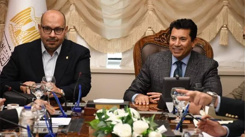 وزير الرياضة يبرز دور ياسر إدريس فى القانون الجديد ويشيد باللجنة الأولمبية المصرية