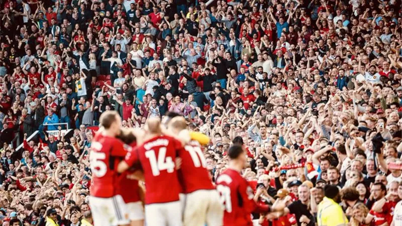 مانشستر يونايتد يفوز علي بيرنلى فى الوقت القاتل بالدورى الإنجليزى