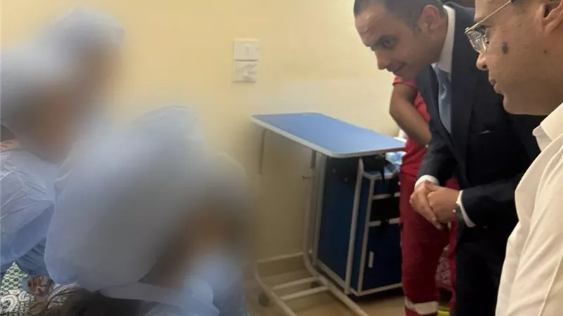 نائب وزير الصحة يتابع الحالة الصحية لمصابي حادث قطار مطروح