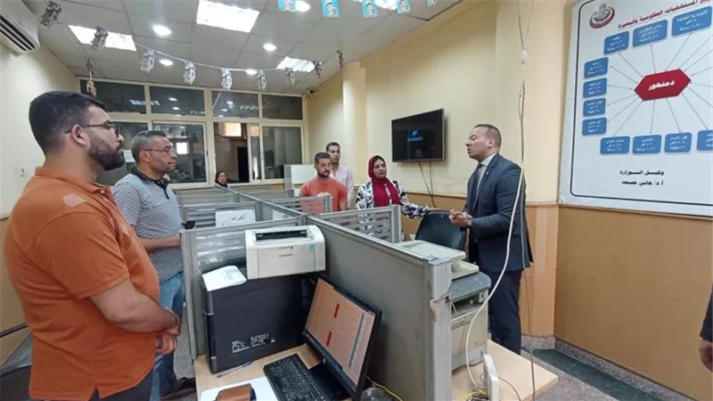 مدير مديرية الصحة بالبحيرة يتفقد مستشفى دمنهور التعليمي