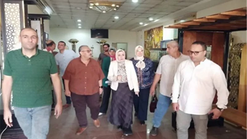نائب رئيس جامعة بنها تتفقد إجراءات الكشف الطبي على الطلاب الجدد