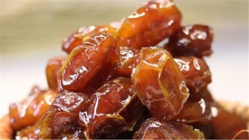 من البلح للحشو.. خطوات سهلة لعمل عجوة بيتي طبيعية