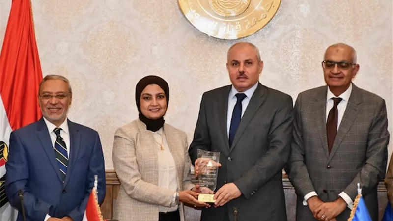 جامعة القناة تفوز بجائزة مصر للتميز الحكومي وتكرم فرق العمل