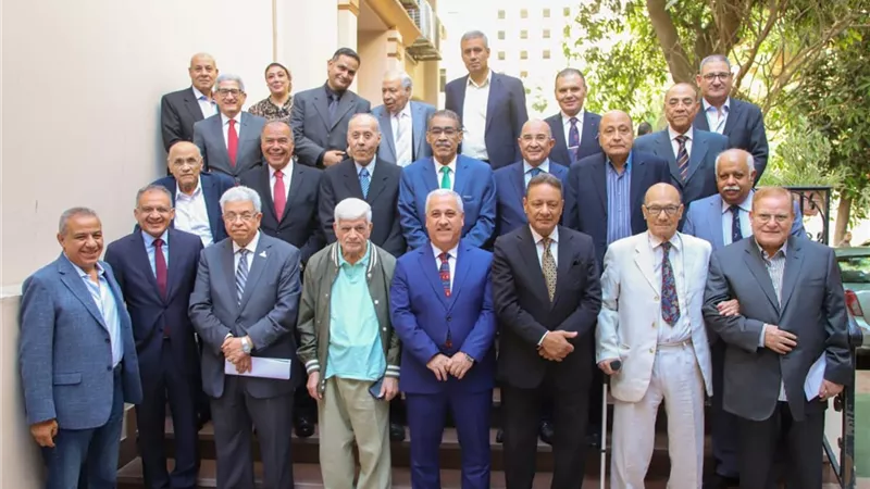 شيوخ المهنة وكبار الكتاب فى ضيافة الهيئة الوطنية للصحافة