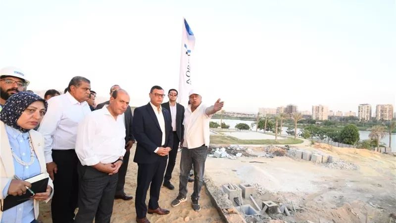 وزير الإسكان يقوم بجولة مفاجئة بمشروع حدائق 
