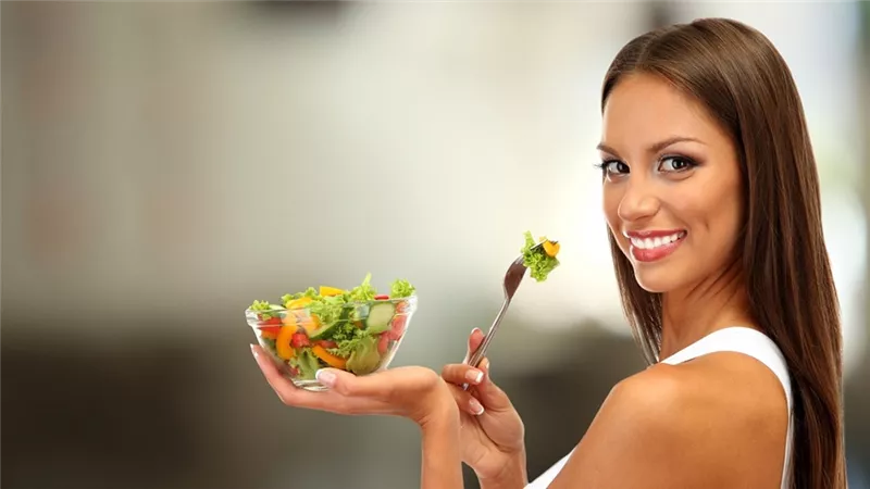 5 أطعمة طبيعية تعزز الكولاجين وتحافظ على شباب بشرتك