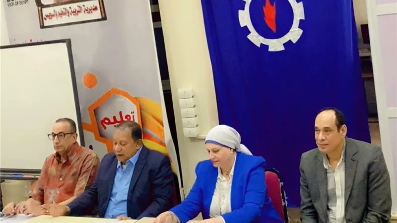وكيل وزارة التربية والتعليم بالسويس تعقد الاجتماع الشهري