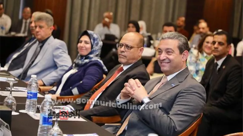 وزير العمل ومحافظ دمياط يترأسان ندوة الحوار الاجتماعى
