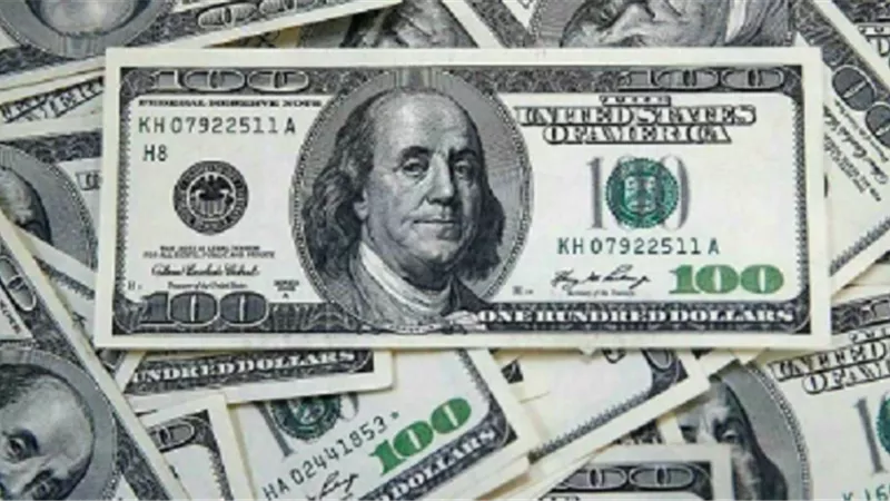 تراجع الدولار قبيل صدور بيانات التوظيف واتجاه الفائدة