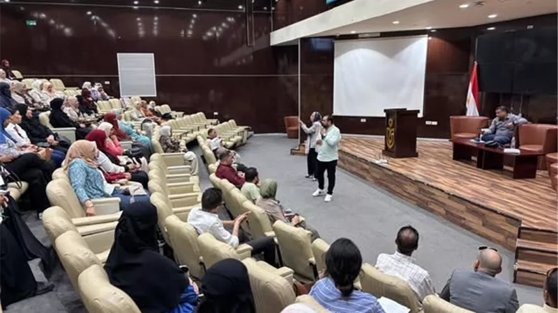 تدريب العاملين في مجمع الإسماعيلية الطبي على مكافحة العدوى..صور