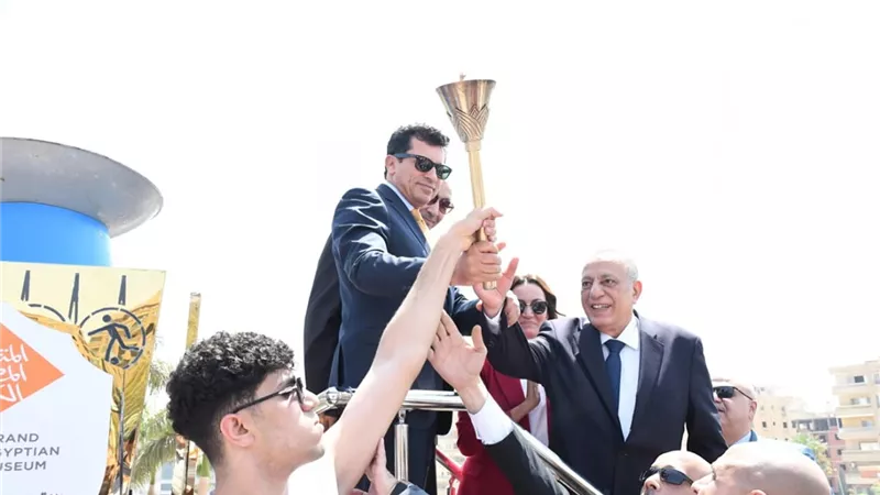 وزير الشباب والرياضة يطلق شعلة بطولة أولمبياد الشركات رقم 58