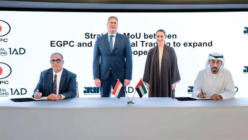توقيع مذكرتي تفاهم بين البترول وIRH الإماراتية في التمويل والتعدين