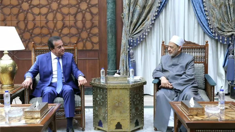 شيخ الأزهر ووزير الصحة يشهدان توقيع بروتوكول تعاون