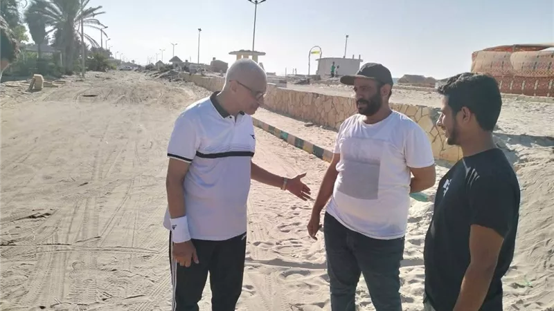 محافظ شمال سيناء يتفقد شاطئ العريش استعداداً لبدء أعمال التطوير
