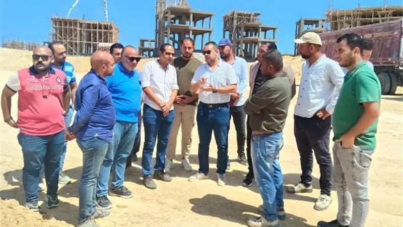 رئيس جهاز القري السياحية يواصل جولاته لمتابعة الأعمال بمارينا 8