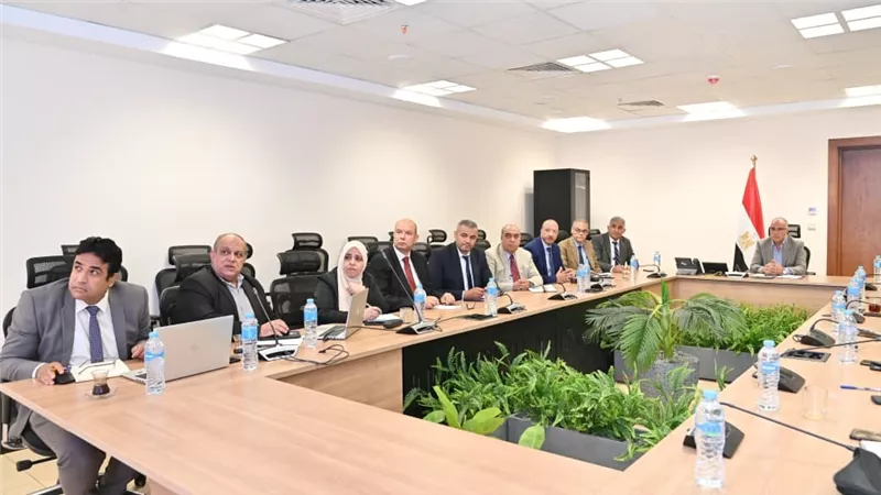 وزير الري يوجه بمتابعة أعمال التطهيرات وإزالة التعديات على نهر النيل