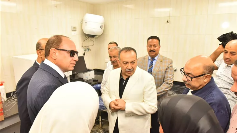 محافظ أسيوط يشهد التشغيل التجريبي لمستشفى أورام ديروط..صور
