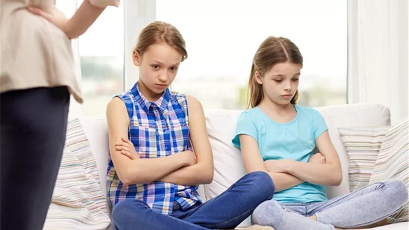 لماذا يكذب المراهقون؟ .. الأسباب وطرق التعامل معهم