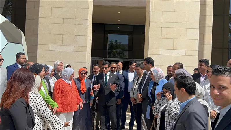 وزير الرياضة يستقبل ممثلي 
