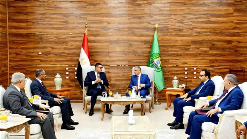 وزير الإسكان ومحافظ الإسماعيلية يتابعان عددا من ملفات العمل المشتركة