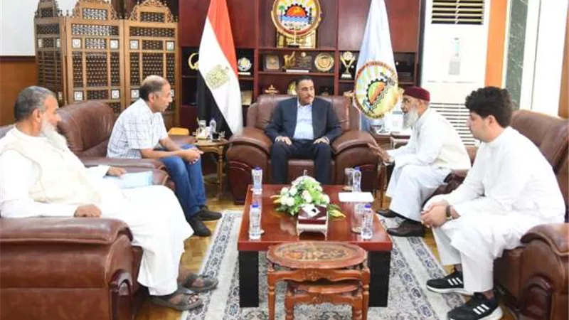 أعاد ٤٥ الف جنيه وجدها بموقع حادث قطار الضبعة فكرمه المحافظ