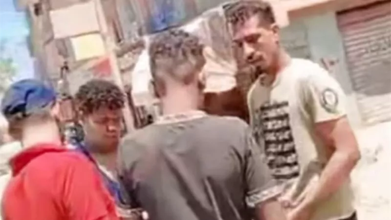 ضبط مروجي مخدرات ظهرا في فيديو متداول ببهتيم بالقليوبية