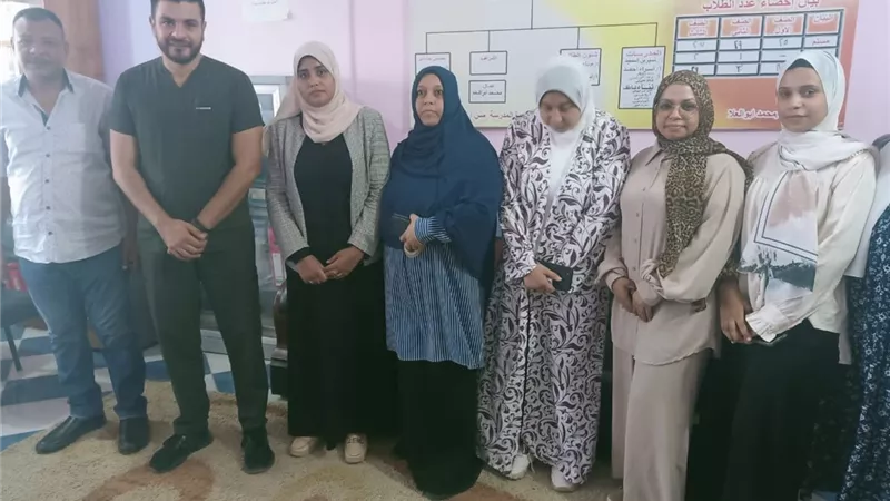 مدير الإدارة الصحية بسفاجا يتفقد مدرسة التمريض