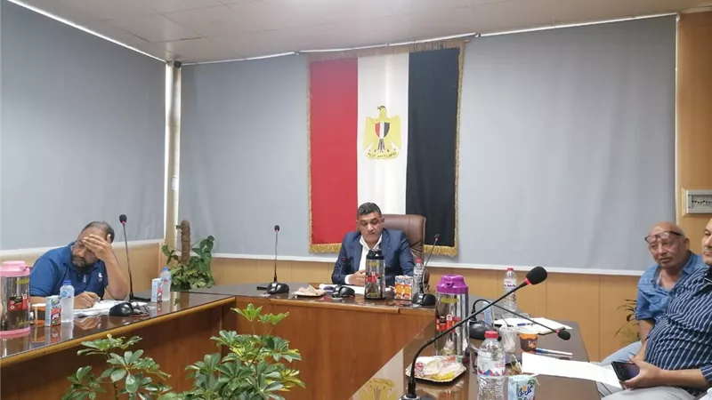 رئيس جهاز دمياط الجديدة يستمع لشكاوى السكان ويوجه بحلول عاجلة