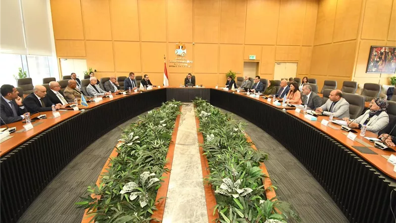 وزير الإسكان يستعرض إجراءات إنشاء منصة تصدير العقار المصري