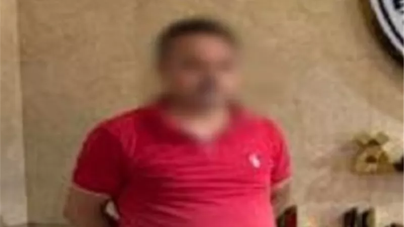 ضبط متهم بترويج تأشيرات وإقامات وهمية بالقليوبية